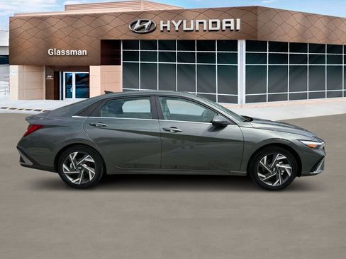 New 2025 Hyundai Elantra Limited image 9