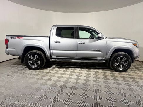 Used 2019 Toyota Tacoma TRD Sport w/ Technology Package AWD/4WD image 8