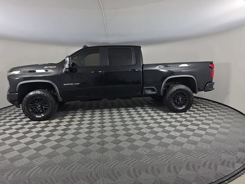 Used 2024 Chevrolet Silverado 2500 ZR2 AWD/4WD image 2