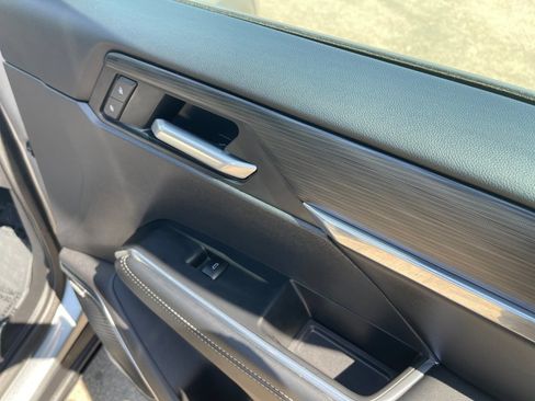 Used 2025 GMC Acadia Elevation image 21