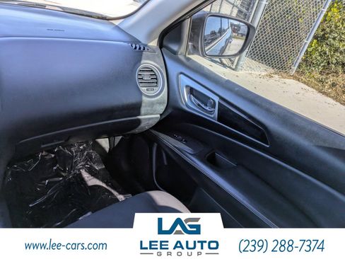 Used 2018 Nissan Pathfinder SV image 14