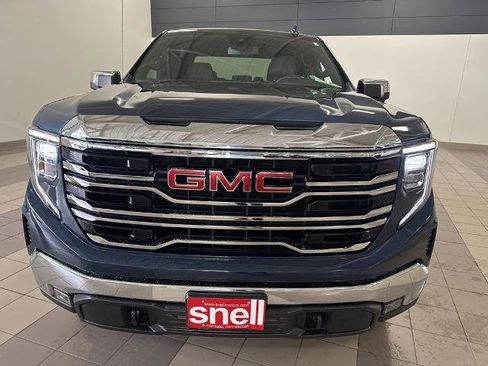 Used 2022 GMC Sierra 1500 SLT w/ SLT Convenience Package AWD/4WD image 8