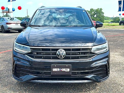 Used 2024 Volkswagen Tiguan SE R-Line w/ MDO Package, Three-Row FWD image 11