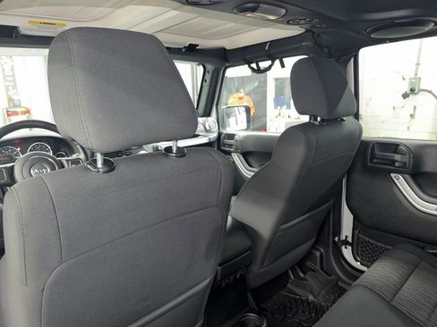 Used 2012 Jeep Wrangler Unlimited Sahara image 47