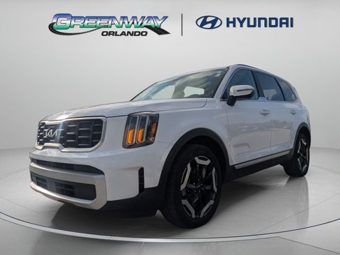 Used 2024 Kia Telluride S w/ S Sunroof Package FWD image 3