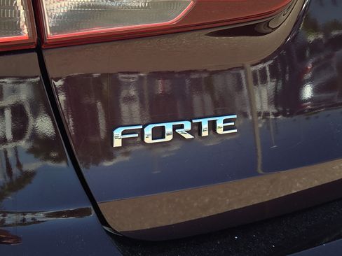Used 2017 Kia Forte LX FWD image 28