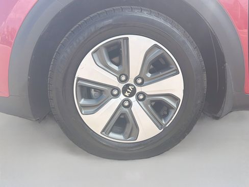 Used 2018 Kia Niro EX FWD image 11