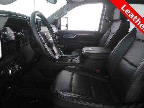 Used 2025 GMC Sierra 2500 Denali w/ Denali Reserve Package AWD/4WD image 17