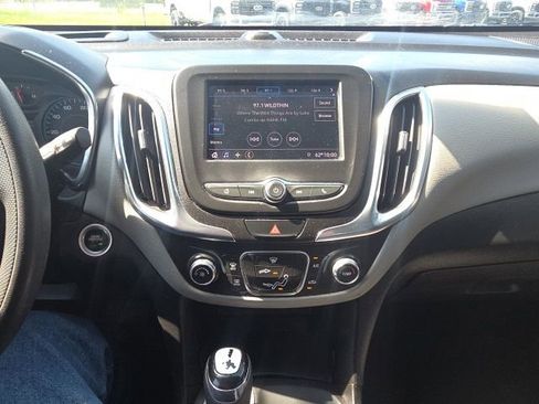 Used 2020 Chevrolet Equinox LS FWD image 25