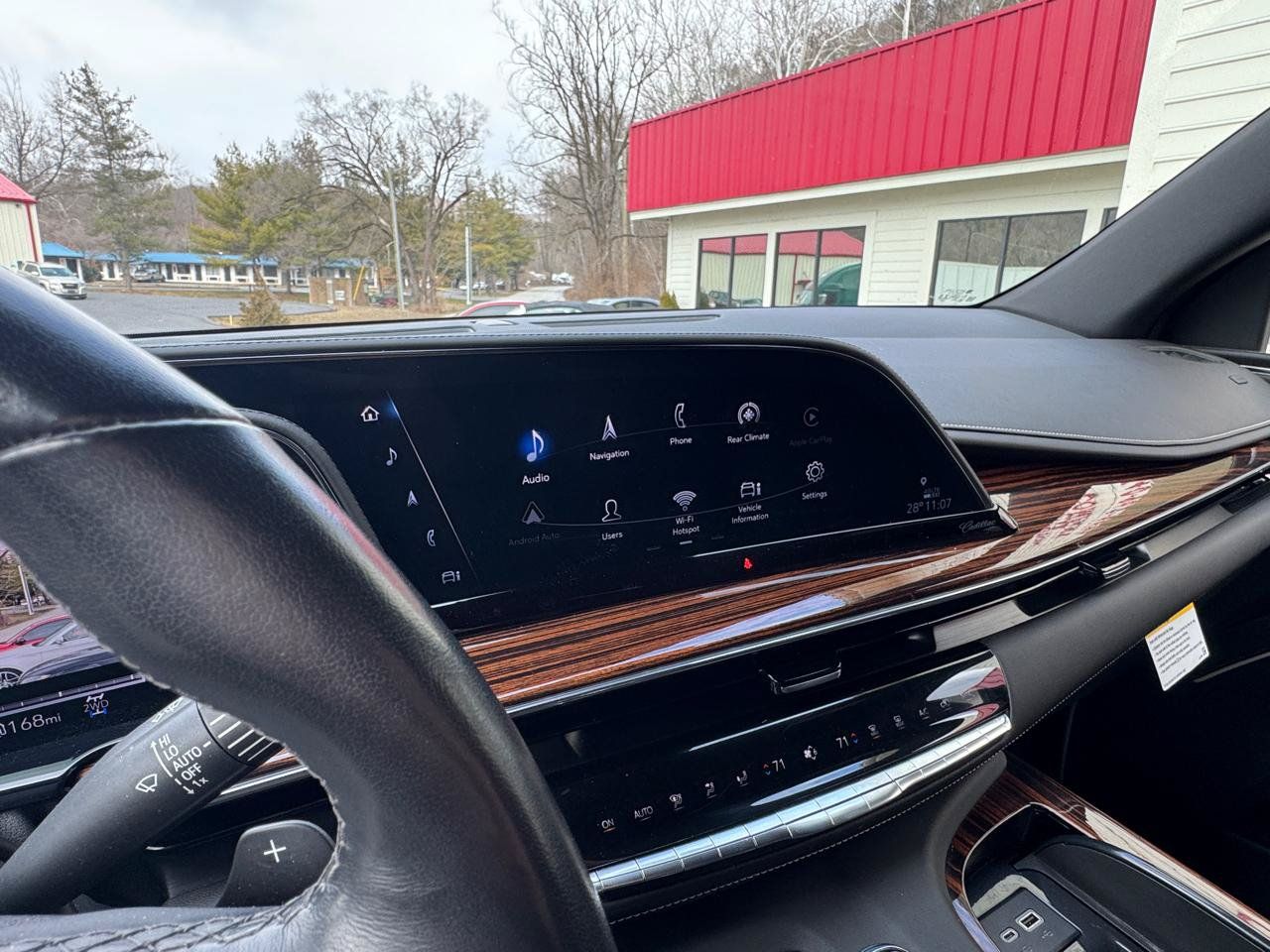 Used 2021 Cadillac Escalade Luxury AWD/4WD image 25