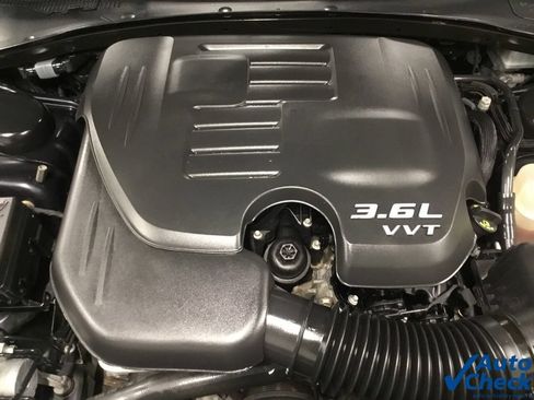 Used 2017 Chrysler 300 C AWD/4WD image 41