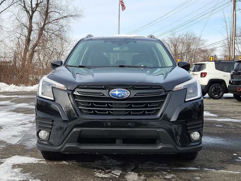 Used 2023 Subaru Forester Premium image 2
