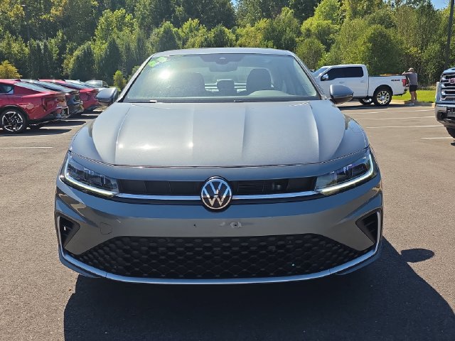 Used 2025 Volkswagen Jetta SE FWD image 8