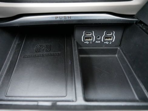 Used 2023 Chrysler Pacifica Limited image 30