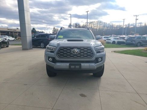 Used 2020 Toyota Tacoma TRD Sport image 2