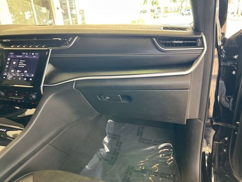 Used 2023 Jeep Grand Cherokee L Altitude image 21