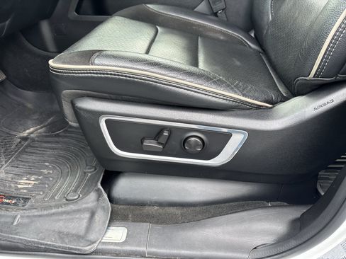 Used 2022 RAM 1500 Laramie AWD/4WD image 16