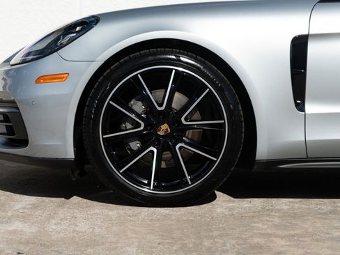 Used 2018 Porsche Panamera 4S image 34