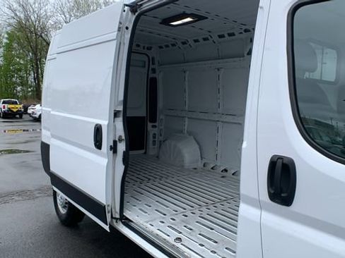 Used 2024 RAM ProMaster 2500 w/ Convenience Group FWD image 18