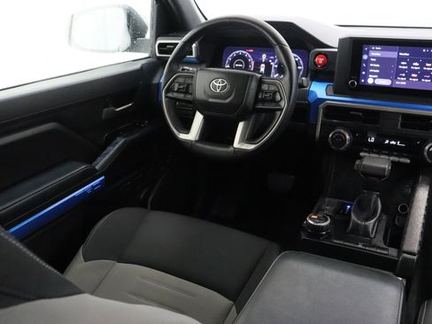 Certified 2025 Toyota Tacoma TRD Off-Road AWD/4WD image 31