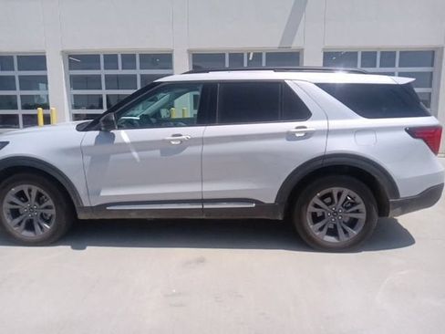 Used 2025 Ford Explorer Active w/ Active Comfort Package AWD/4WD image 6