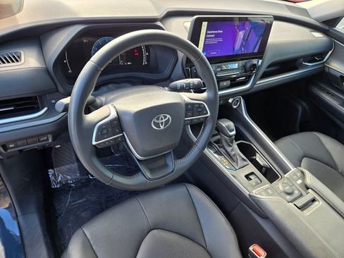 Certified 2025 Toyota Grand Highlander AWD image 11