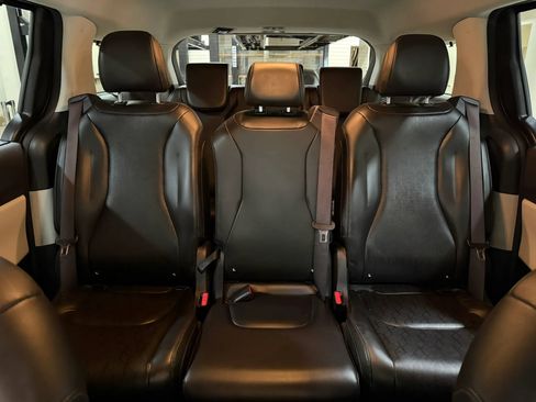 Used 2023 Kia Carnival EX FWD image 40