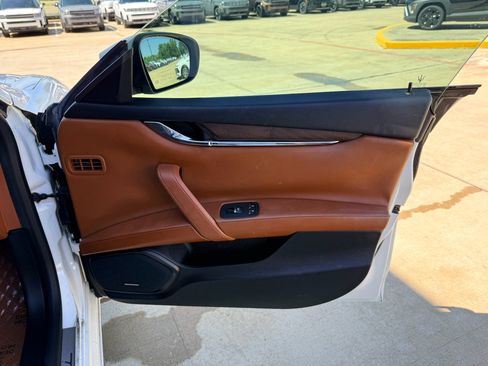 Used 2018 Maserati Quattroporte S Q4 AWD/4WD image 11