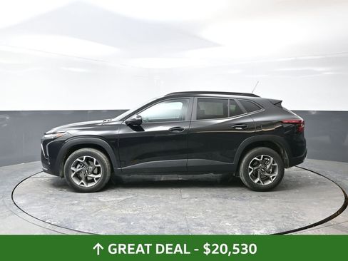 Used 2025 Chevrolet Trax LT image 11