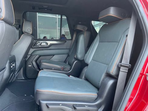 Used 2025 GMC Yukon AT4 w/ AT4 Premium Package AWD/4WD image 18