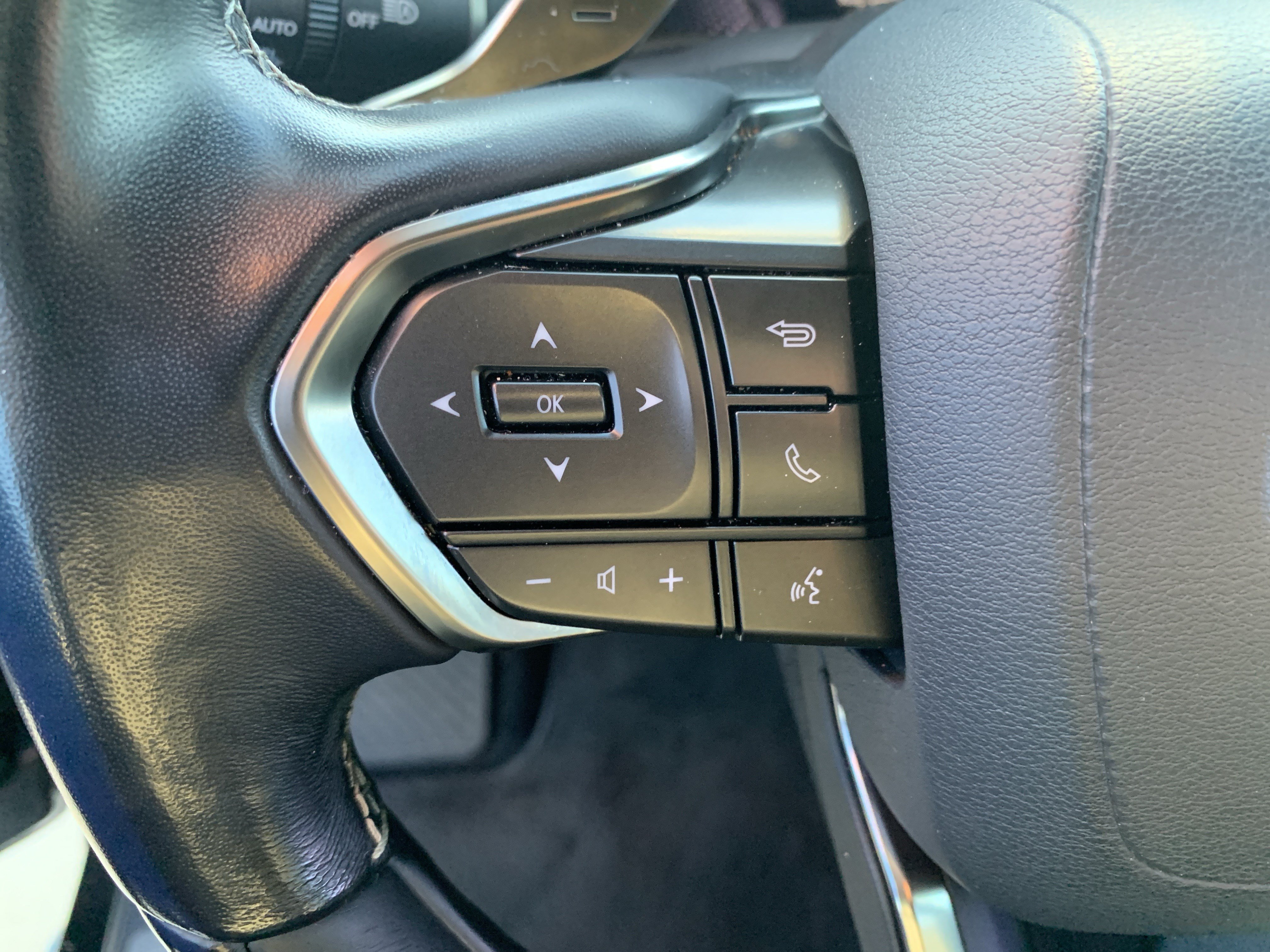 Used 2022 Lexus LX 600 4WD w/ Accessory Package (Z1) image 19