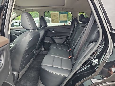 Used 2022 Nissan Rogue SV w/ SV Premium Package FWD image 19