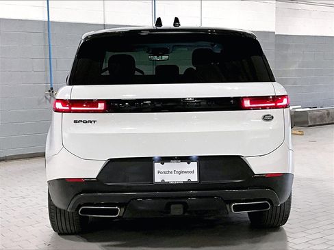 Used 2023 Land Rover Range Rover Sport SE image 9