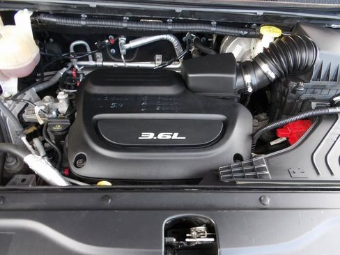 Used 2018 Chrysler Pacifica Limited w/ Tire & Wheel Group image 54