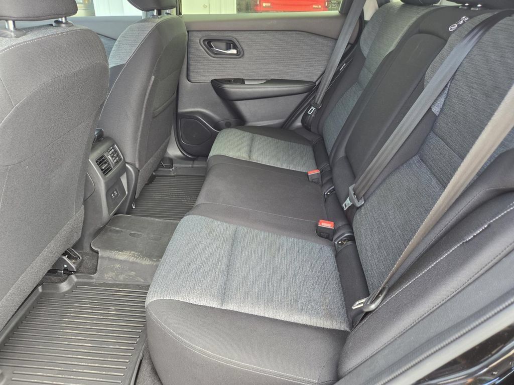 Used 2023 Nissan Rogue SV FWD image 30
