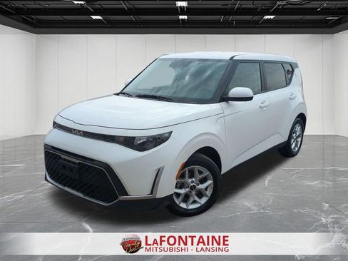 Used 2025 Kia Soul LX w/ LX Technology Package FWD image 1
