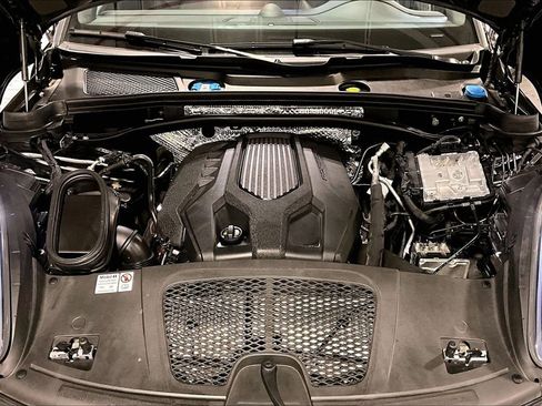 Certified 2024 Porsche Macan image 15