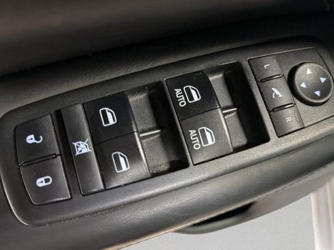 Used 2018 Jeep Grand Cherokee Overland AWD/4WD image 15