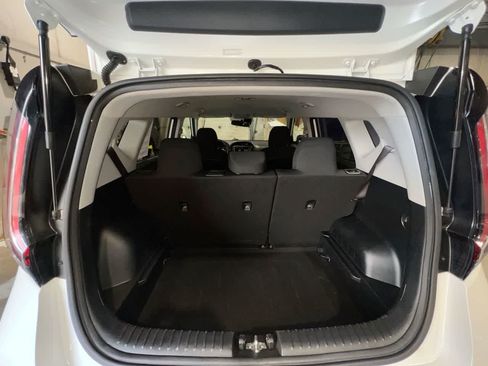 Used 2023 Kia Soul S FWD image 25