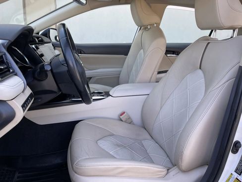 Used 2019 Toyota Camry XLE w/ Driver Assist Package FWD image 14