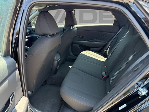 New 2025 Hyundai Elantra SEL image 4