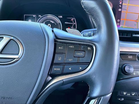 Used 2020 Lexus ES 300h w/ Accessory Package image 25