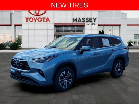Used 2024 Toyota Highlander XLE AWD/4WD image 7