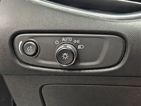 Used 2017 Chevrolet Malibu LT FWD image 34