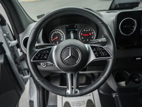 Used 2025 Mercedes-Benz Sprinter 2500 image 30