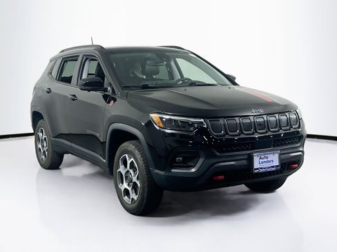 Used 2022 Jeep Compass Trailhawk w/ Trailhawk Elite Group image 3
