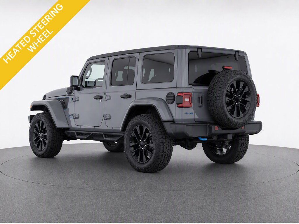 Used 2022 Jeep Wrangler Unlimited Sahara w/ Cold Weather Group AWD/4WD image 3