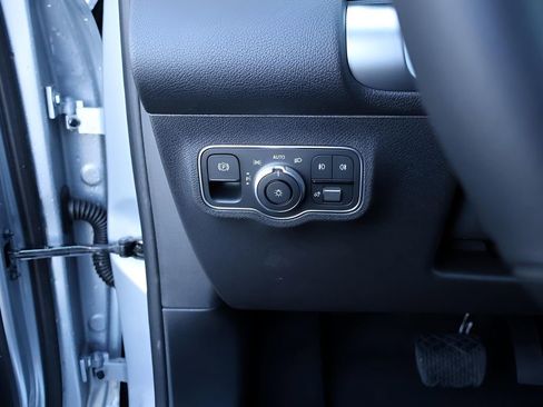 Certified 2025 Mercedes-Benz GLB 250 4MATIC image 36