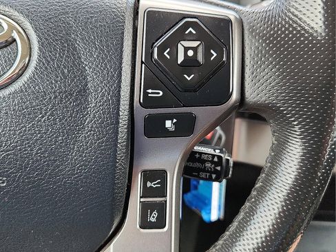 Used 2018 Toyota Tacoma SR5 RWD image 24
