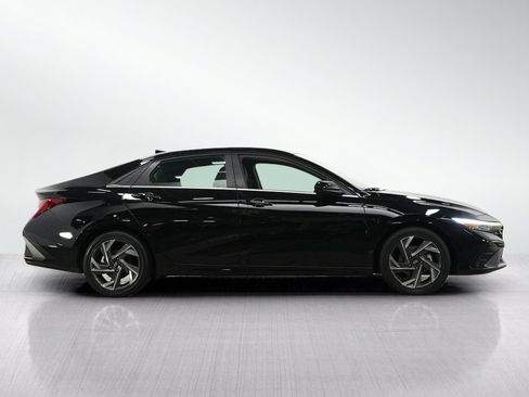 Used 2025 Hyundai Elantra SEL FWD image 6